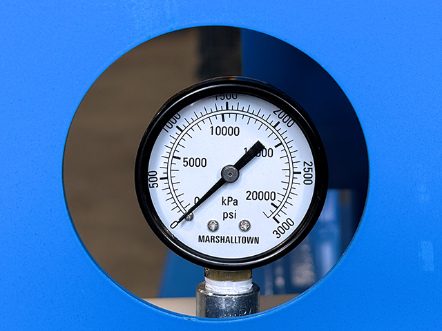 Adjustable grip pressure for various drum types