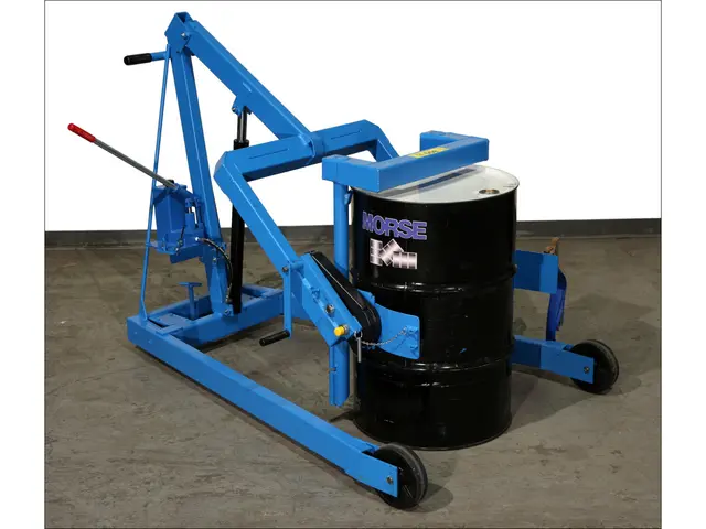 Lift a RIMMED upright drum - Model 405 with Manual Lift and Tilt Control