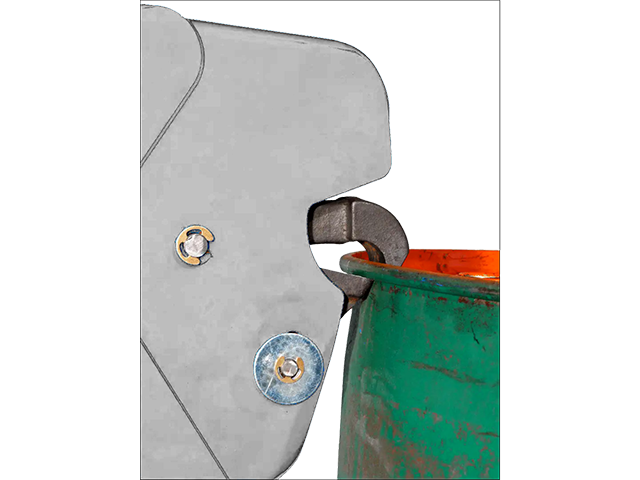 Jaws grip top rim of steel drum
